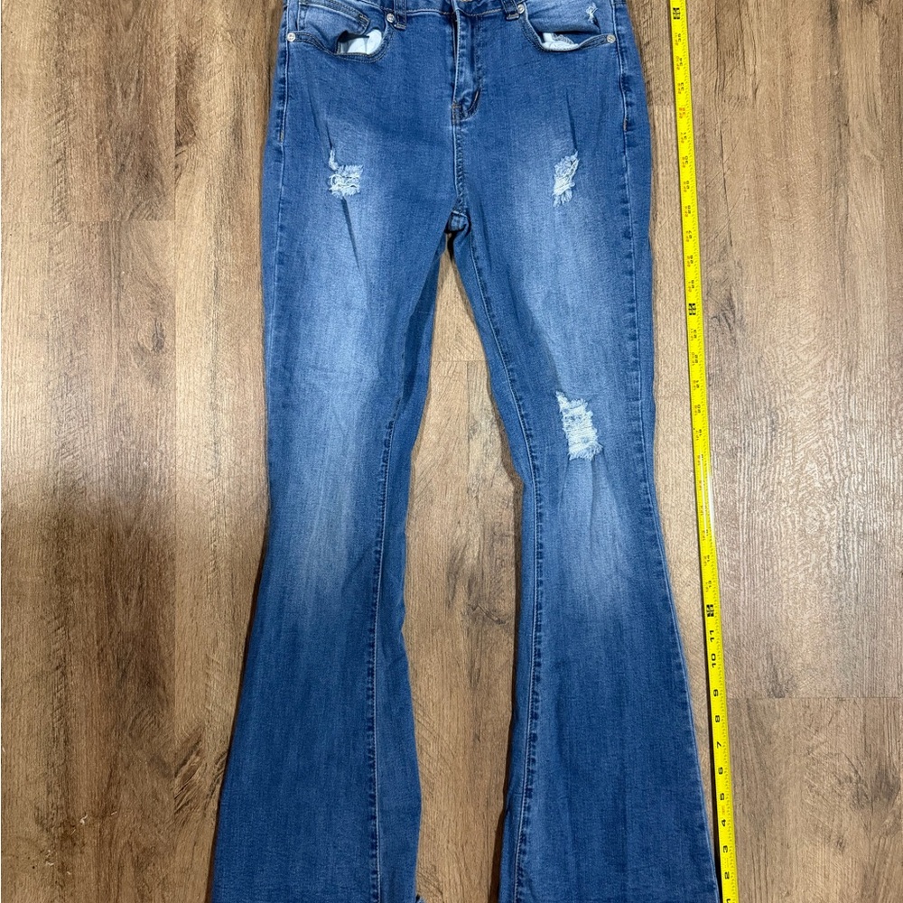 Mid-Rise Distressed Wide-Leg Jeans in Blue